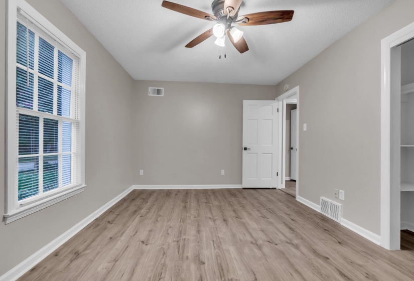 2355 HUNTINGTON FWY, Memphis, Tennessee 38016, 5 Bedroom Bedrooms, 9 Room Rooms,2.1 BathroomBathrooms,Residential,For Sale,HUNTINGTON,0,10229462