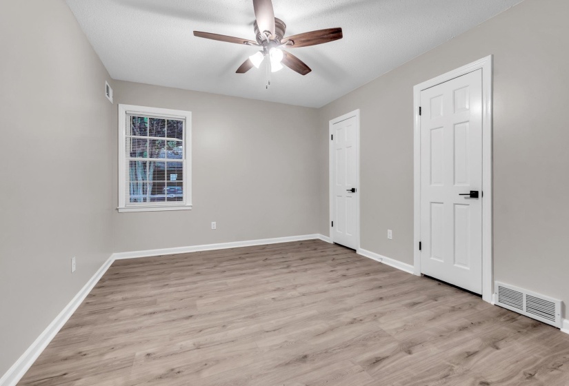 2355 HUNTINGTON FWY, Memphis, Tennessee 38016, 5 Bedroom Bedrooms, 9 Room Rooms,2.1 BathroomBathrooms,Residential,For Sale,HUNTINGTON,0,10229462