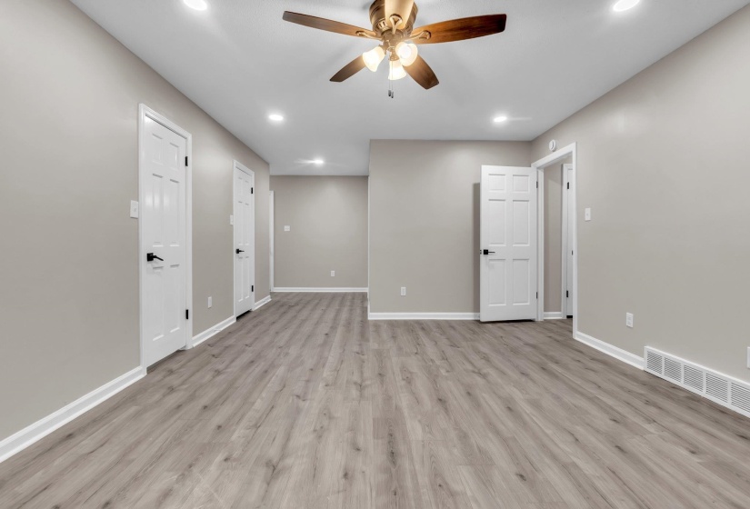 2355 HUNTINGTON FWY, Memphis, Tennessee 38016, 5 Bedroom Bedrooms, 9 Room Rooms,2.1 BathroomBathrooms,Residential,For Sale,HUNTINGTON,0,10229462