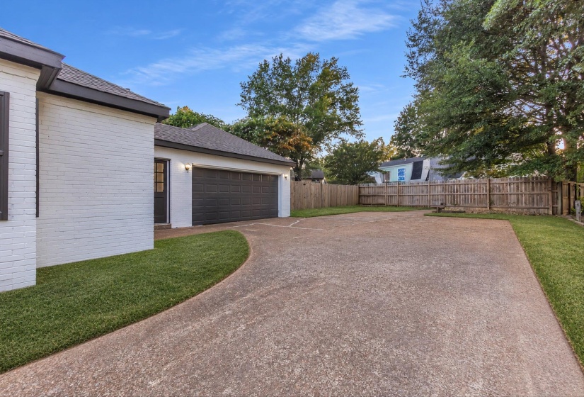 2355 HUNTINGTON FWY, Memphis, Tennessee 38016, 5 Bedroom Bedrooms, 9 Room Rooms,2.1 BathroomBathrooms,Residential,For Sale,HUNTINGTON,0,10229462