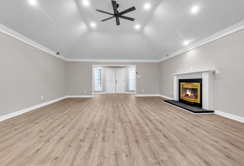 2355 HUNTINGTON FWY, Memphis, Tennessee 38016, 5 Bedroom Bedrooms, 9 Room Rooms,2.1 BathroomBathrooms,Residential,For Sale,HUNTINGTON,0,10229462