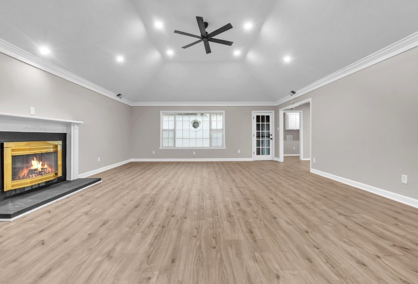 2355 HUNTINGTON FWY, Memphis, Tennessee 38016, 5 Bedroom Bedrooms, 9 Room Rooms,2.1 BathroomBathrooms,Residential,For Sale,HUNTINGTON,0,10229462