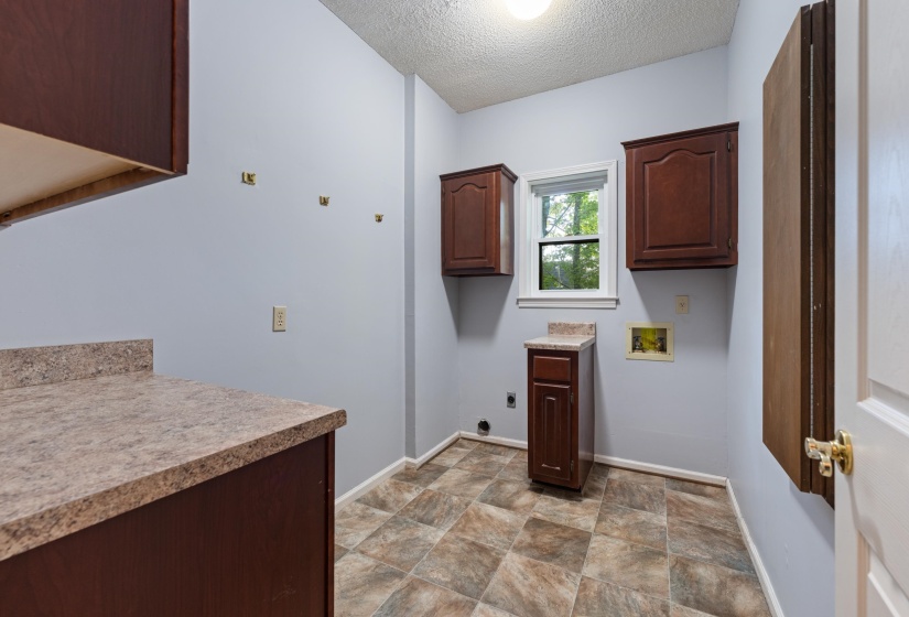 245 NORSEMAN DR, Memphis, Tennessee 38018, 5 Bedroom Bedrooms, 11 Room Rooms,3.1 BathroomBathrooms,Residential,For Sale,NORSEMAN,0,10229463