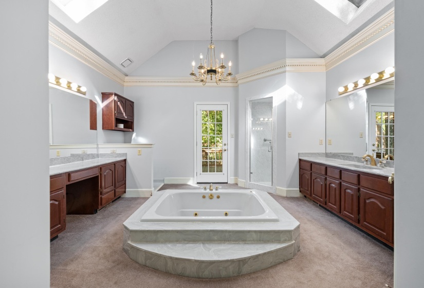 245 NORSEMAN DR, Memphis, Tennessee 38018, 5 Bedroom Bedrooms, 11 Room Rooms,3.1 BathroomBathrooms,Residential,For Sale,NORSEMAN,0,10229463
