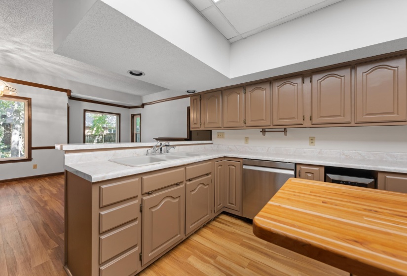 245 NORSEMAN DR, Memphis, Tennessee 38018, 5 Bedroom Bedrooms, 11 Room Rooms,3.1 BathroomBathrooms,Residential,For Sale,NORSEMAN,0,10229463