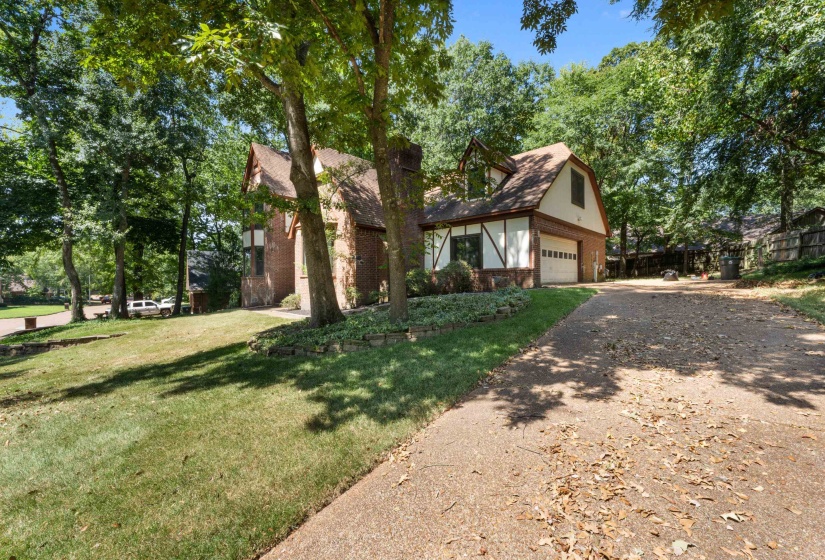 245 NORSEMAN DR, Memphis, Tennessee 38018, 5 Bedroom Bedrooms, 11 Room Rooms,3.1 BathroomBathrooms,Residential,For Sale,NORSEMAN,0,10229463