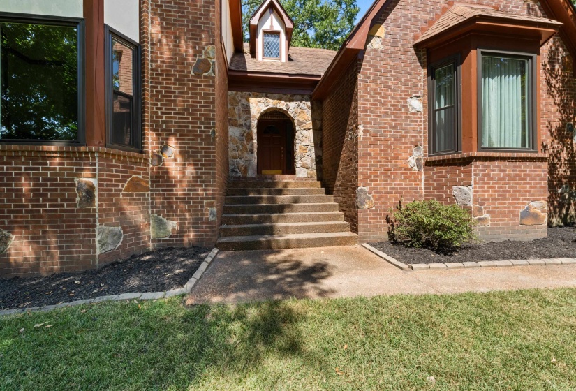 245 NORSEMAN DR, Memphis, Tennessee 38018, 5 Bedroom Bedrooms, 11 Room Rooms,3.1 BathroomBathrooms,Residential,For Sale,NORSEMAN,0,10229463