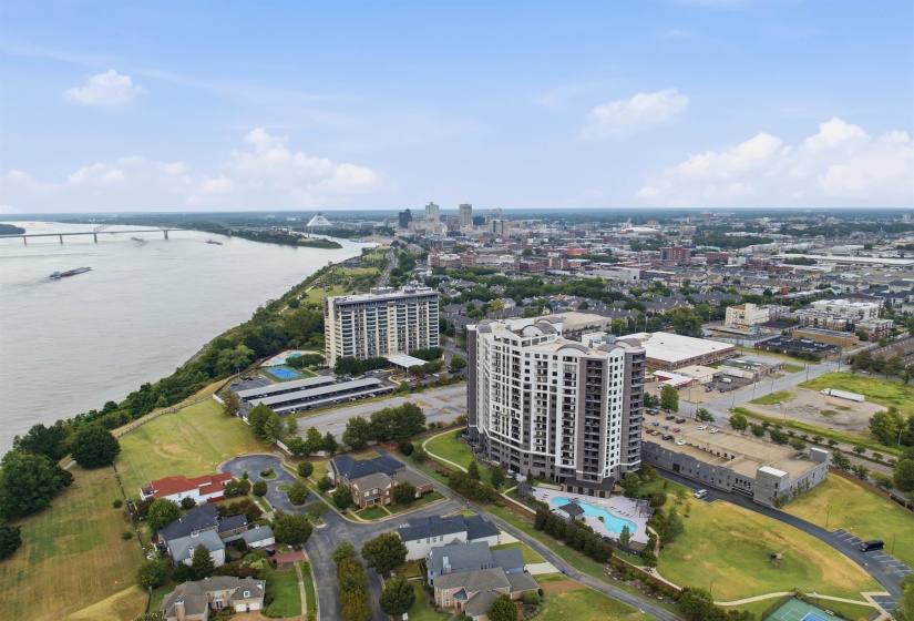 717 RIVERSIDE DR, Memphis, Tennessee 38103, 3 Bedroom Bedrooms, 7 Room Rooms,2.1 BathroomBathrooms,Residential,For Sale,RIVERSIDE,0,10229464