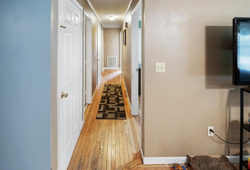 307 HARLAN ST, Greenville, Tennessee 37745, 3 Bedroom Bedrooms, 7 Room Rooms,2 BathroomBathrooms,Residential,For Sale,HARLAN,0,10229468