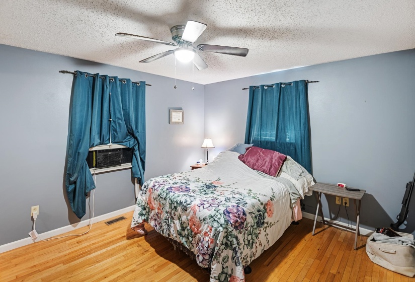 307 HARLAN ST, Greenville, Tennessee 37745, 3 Bedroom Bedrooms, 7 Room Rooms,2 BathroomBathrooms,Residential,For Sale,HARLAN,0,10229468