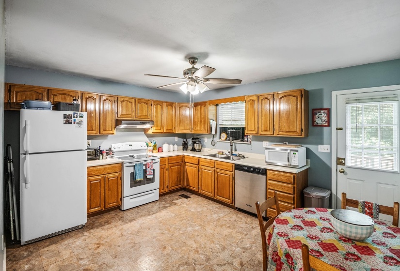 307 HARLAN ST, Greenville, Tennessee 37745, 3 Bedroom Bedrooms, 7 Room Rooms,2 BathroomBathrooms,Residential,For Sale,HARLAN,0,10229468