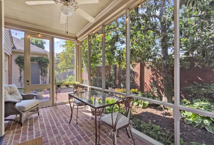 1602 CLANLO DR, Memphis, Tennessee 38104, 3 Bedroom Bedrooms, 8 Room Rooms,3.1 BathroomBathrooms,Residential,For Sale,CLANLO,0,10229470