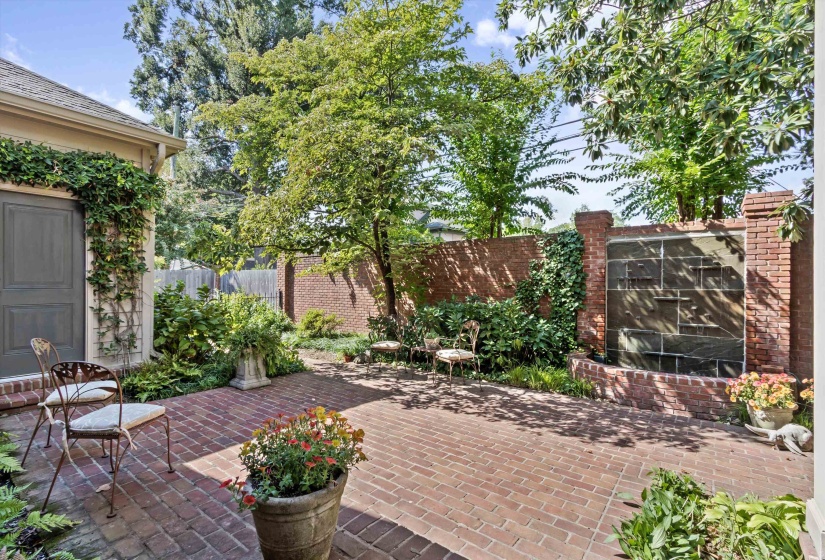 1602 CLANLO DR, Memphis, Tennessee 38104, 3 Bedroom Bedrooms, 8 Room Rooms,3.1 BathroomBathrooms,Residential,For Sale,CLANLO,0,10229470