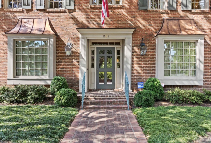 1602 CLANLO DR, Memphis, Tennessee 38104, 3 Bedroom Bedrooms, 8 Room Rooms,3.1 BathroomBathrooms,Residential,For Sale,CLANLO,0,10229470