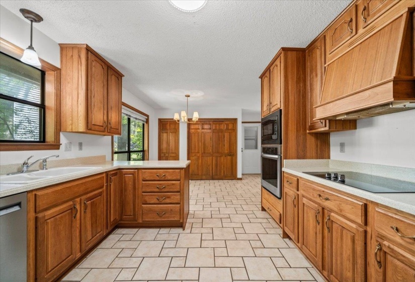 375 SHERBURNE CV, Memphis, Tennessee 38018, 4 Bedroom Bedrooms, 9 Room Rooms,2.1 BathroomBathrooms,Residential,For Sale,SHERBURNE,0,10229472
