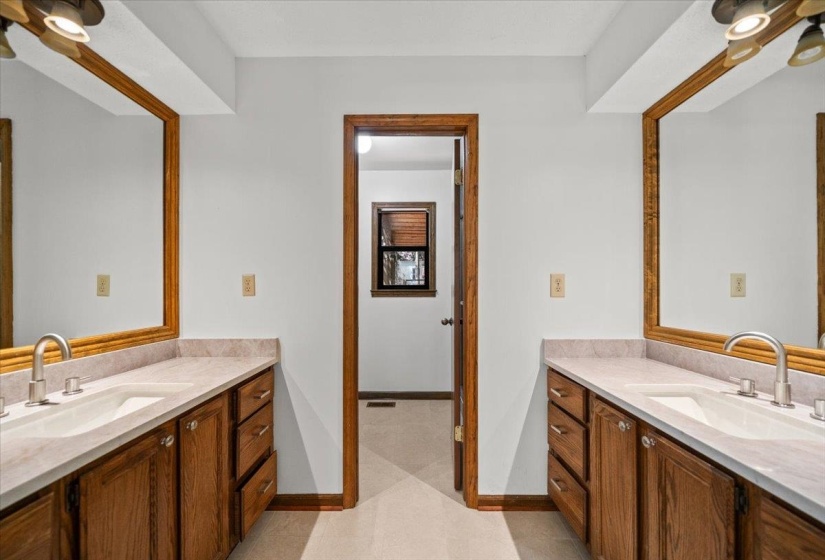 375 SHERBURNE CV, Memphis, Tennessee 38018, 4 Bedroom Bedrooms, 9 Room Rooms,2.1 BathroomBathrooms,Residential,For Sale,SHERBURNE,0,10229472