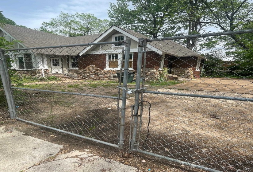 439 PARKWAY AVE, Memphis, Tennessee 38106, 3 Bedroom Bedrooms, 6 Room Rooms,1 BathroomBathrooms,Residential,For Sale,PARKWAY,0,10229474