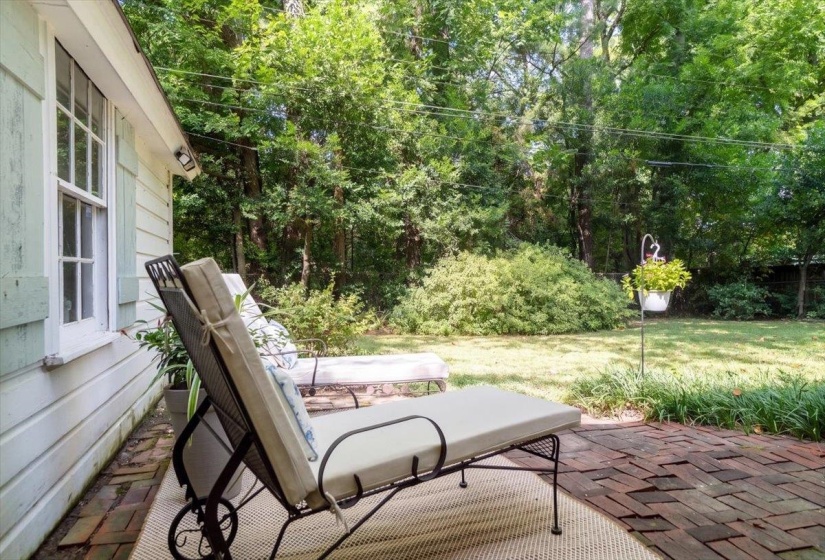 537 LEONORA DR, Memphis, Tennessee 38117, 4 Bedroom Bedrooms, 8 Room Rooms,2.1 BathroomBathrooms,Residential,For Sale,LEONORA,0,10229482