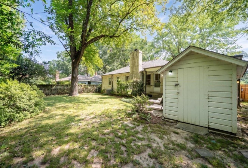 537 LEONORA DR, Memphis, Tennessee 38117, 4 Bedroom Bedrooms, 8 Room Rooms,2.1 BathroomBathrooms,Residential,For Sale,LEONORA,0,10229482