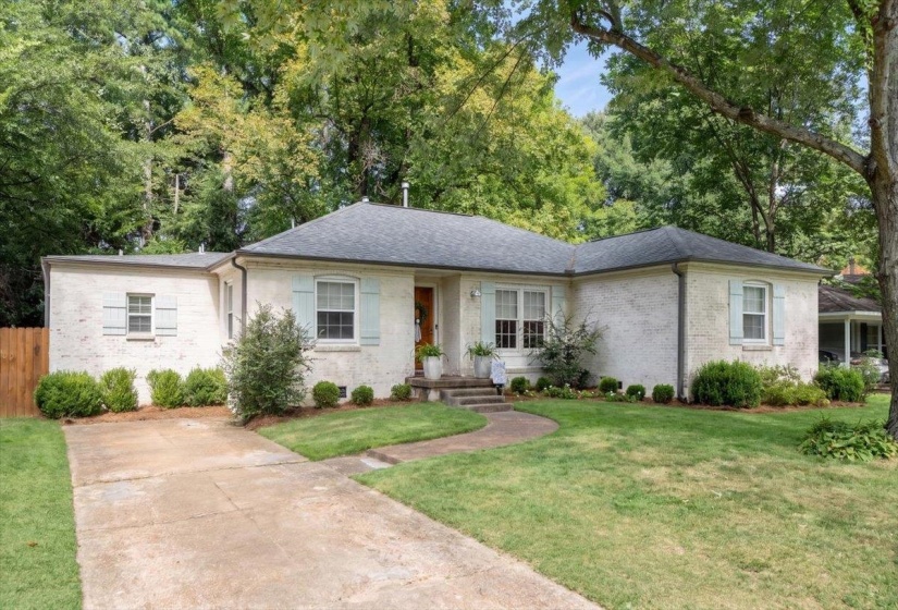 537 LEONORA DR, Memphis, Tennessee 38117, 4 Bedroom Bedrooms, 8 Room Rooms,2.1 BathroomBathrooms,Residential,For Sale,LEONORA,0,10229482