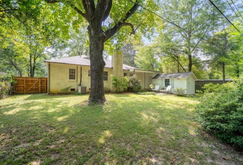 537 LEONORA DR, Memphis, Tennessee 38117, 4 Bedroom Bedrooms, 8 Room Rooms,2.1 BathroomBathrooms,Residential,For Sale,LEONORA,0,10229482