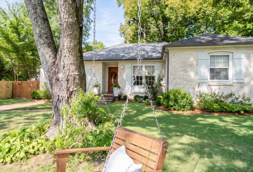 537 LEONORA DR, Memphis, Tennessee 38117, 4 Bedroom Bedrooms, 8 Room Rooms,2.1 BathroomBathrooms,Residential,For Sale,LEONORA,0,10229482