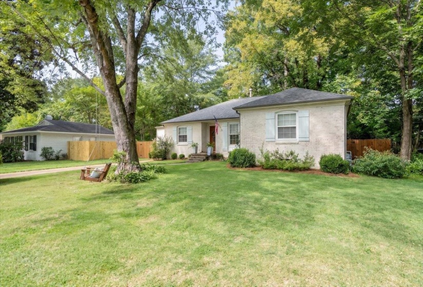 537 LEONORA DR, Memphis, Tennessee 38117, 4 Bedroom Bedrooms, 8 Room Rooms,2.1 BathroomBathrooms,Residential,For Sale,LEONORA,0,10229482