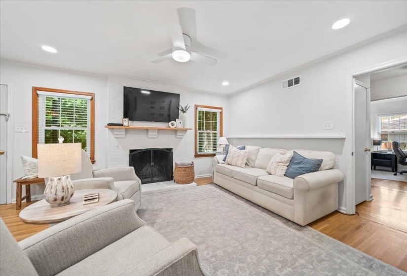 537 LEONORA DR, Memphis, Tennessee 38117, 4 Bedroom Bedrooms, 8 Room Rooms,2.1 BathroomBathrooms,Residential,For Sale,LEONORA,0,10229482