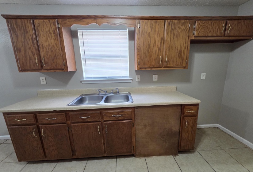 4866 ROYAL RUN DR, Memphis, Tennessee 38128-1569, 3 Bedroom Bedrooms, 7 Room Rooms,2.1 BathroomBathrooms,Rental Properties,For Sale,ROYAL RUN,0,10229526