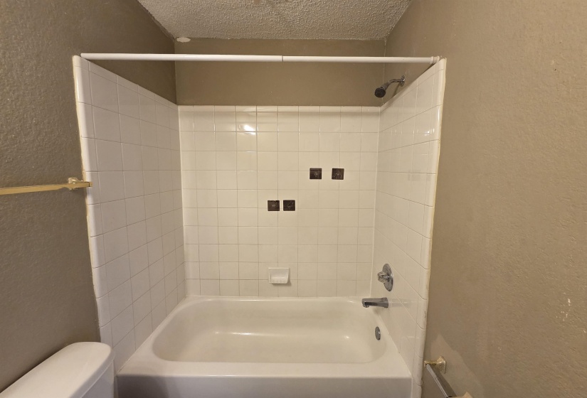 4866 ROYAL RUN DR, Memphis, Tennessee 38128-1569, 3 Bedroom Bedrooms, 7 Room Rooms,2.1 BathroomBathrooms,Rental Properties,For Sale,ROYAL RUN,0,10229526