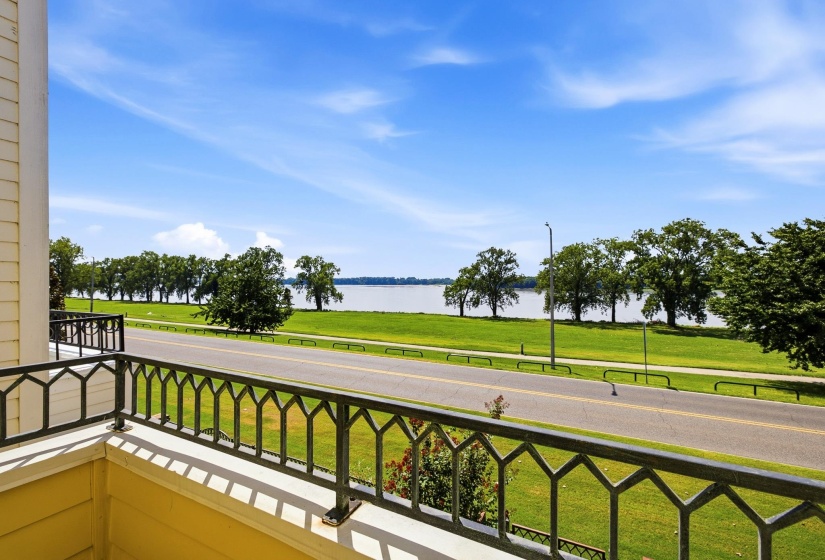 954 ISLAND DR, Memphis, Tennessee 38103, 3 Bedroom Bedrooms, 8 Room Rooms,4 BathroomBathrooms,Residential,For Sale,ISLAND,0,10229496