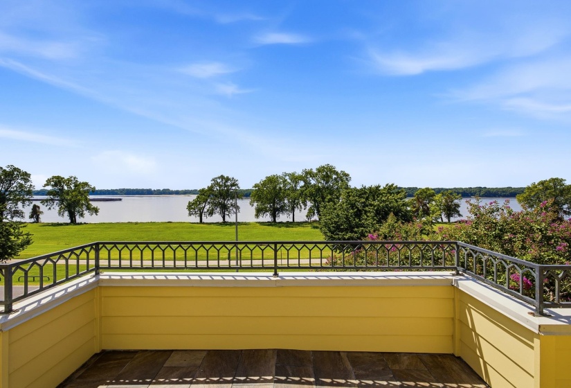 954 ISLAND DR, Memphis, Tennessee 38103, 3 Bedroom Bedrooms, 8 Room Rooms,4 BathroomBathrooms,Residential,For Sale,ISLAND,0,10229496