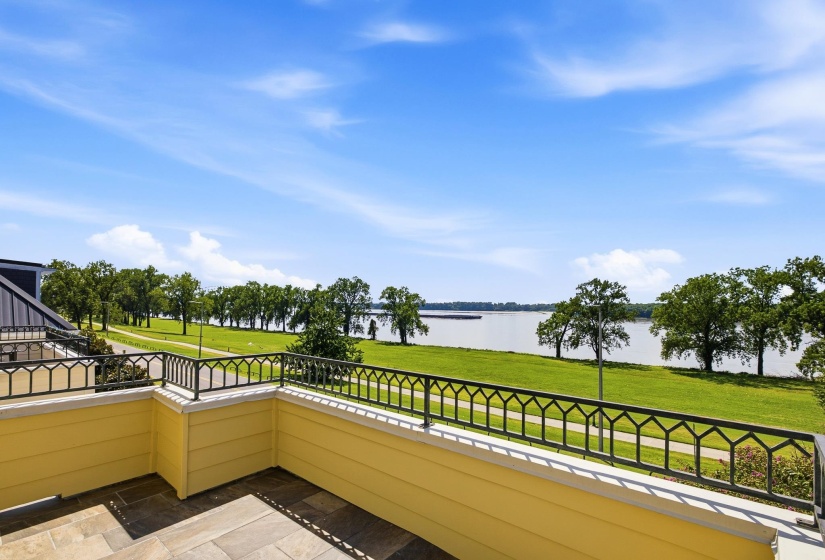 954 ISLAND DR, Memphis, Tennessee 38103, 3 Bedroom Bedrooms, 8 Room Rooms,4 BathroomBathrooms,Residential,For Sale,ISLAND,0,10229496