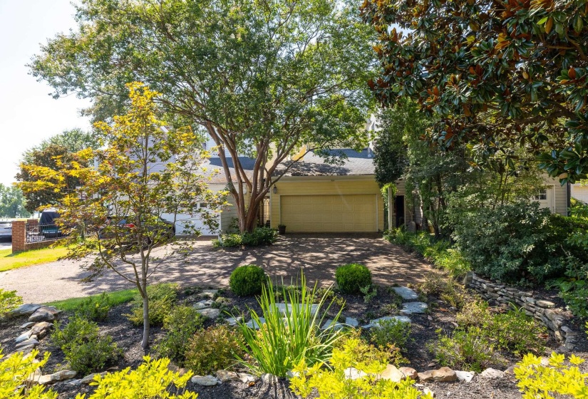 954 ISLAND DR, Memphis, Tennessee 38103, 3 Bedroom Bedrooms, 8 Room Rooms,4 BathroomBathrooms,Residential,For Sale,ISLAND,0,10229496