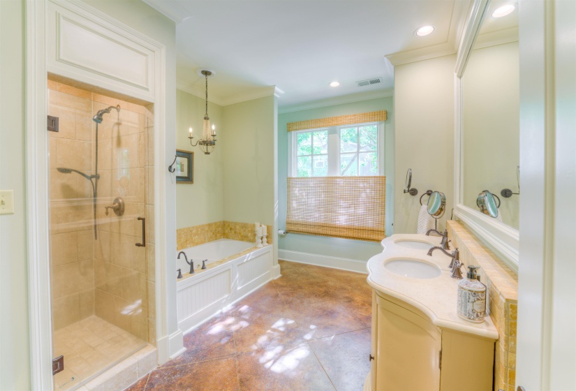 255 REMBERT ST, Memphis, Tennessee 38104, 4 Bedroom Bedrooms, 9 Room Rooms,3.1 BathroomBathrooms,Residential,For Sale,REMBERT,0,10229502