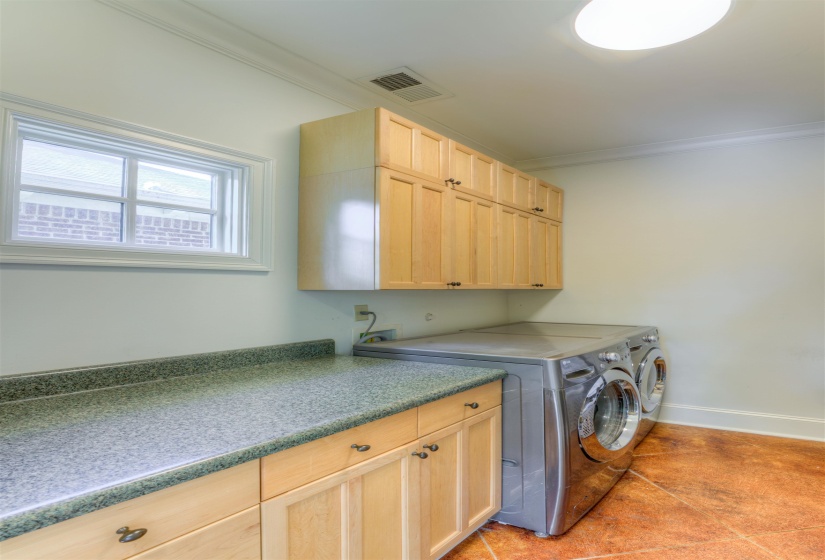 255 REMBERT ST, Memphis, Tennessee 38104, 4 Bedroom Bedrooms, 9 Room Rooms,3.1 BathroomBathrooms,Residential,For Sale,REMBERT,0,10229502