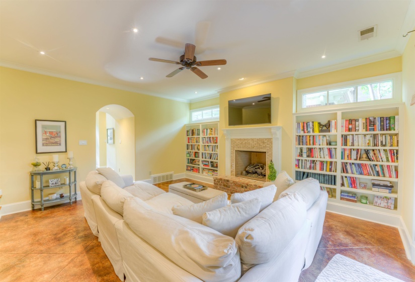 255 REMBERT ST, Memphis, Tennessee 38104, 4 Bedroom Bedrooms, 9 Room Rooms,3.1 BathroomBathrooms,Residential,For Sale,REMBERT,0,10229502