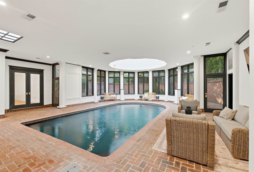 425 RIVER OAKS RD, Memphis, Tennessee 38120, 5 Bedroom Bedrooms, 13 Room Rooms,5.1 BathroomBathrooms,Residential,For Sale,RIVER OAKS,0,10229508