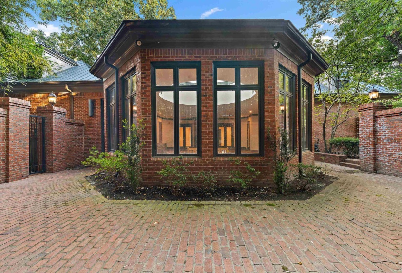 425 RIVER OAKS RD, Memphis, Tennessee 38120, 5 Bedroom Bedrooms, 13 Room Rooms,5.1 BathroomBathrooms,Residential,For Sale,RIVER OAKS,0,10229508