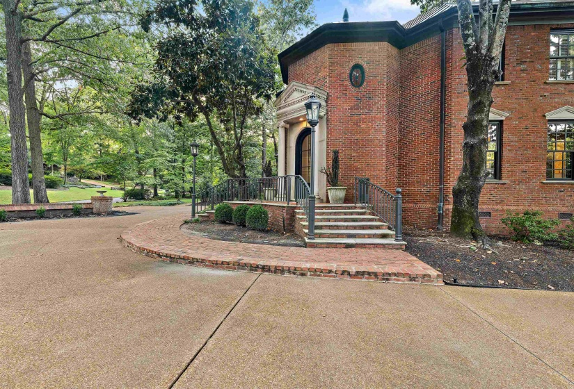 425 RIVER OAKS RD, Memphis, Tennessee 38120, 5 Bedroom Bedrooms, 13 Room Rooms,5.1 BathroomBathrooms,Residential,For Sale,RIVER OAKS,0,10229508