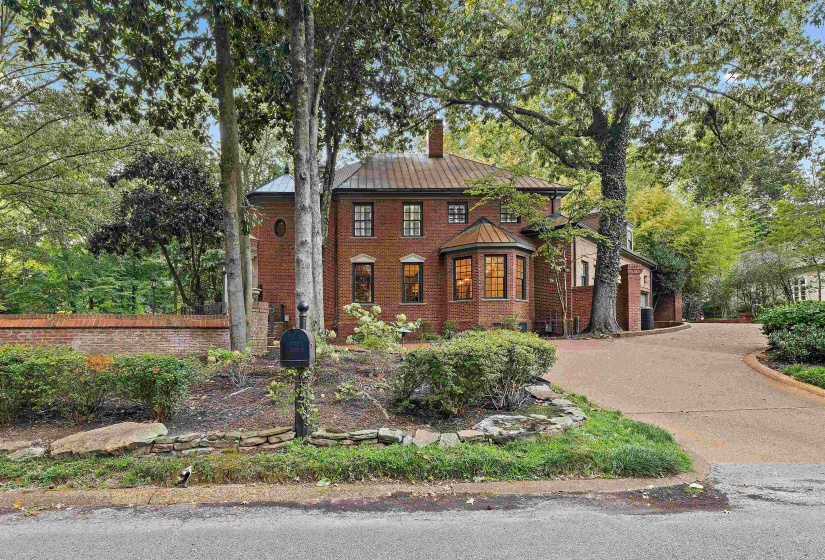425 RIVER OAKS RD, Memphis, Tennessee 38120, 5 Bedroom Bedrooms, 13 Room Rooms,5.1 BathroomBathrooms,Residential,For Sale,RIVER OAKS,0,10229508