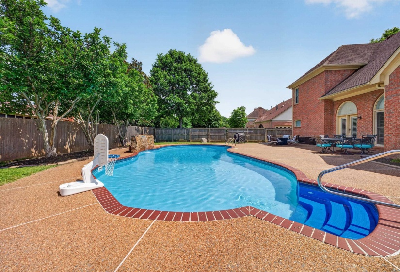 1572 JOHN RIDGE DR, Collierville, Tennessee 38017, 4 Bedroom Bedrooms, 9 Room Rooms,2.1 BathroomBathrooms,Residential,For Sale,JOHN RIDGE,0,10229512