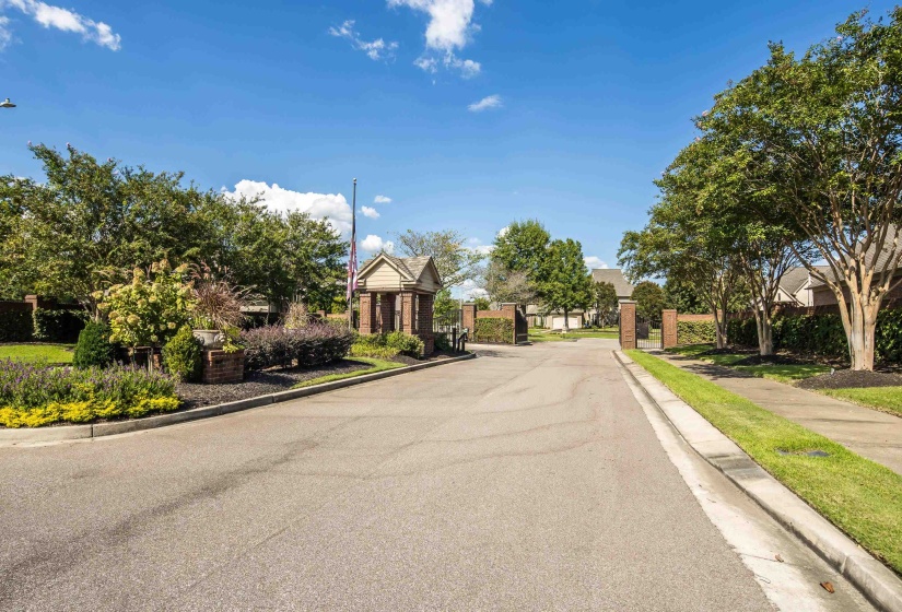 1682 TARTAN LN, Collierville, Tennessee 38017, 4 Bedroom Bedrooms, 9 Room Rooms,3 BathroomBathrooms,Residential,For Sale,TARTAN,0,10229515