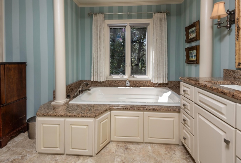 6245 GREEN MEADOWS RD, Memphis, Tennessee 38120, 3 Bedroom Bedrooms, 3 Room Rooms,3.2 BathroomBathrooms,Residential,For Sale,GREEN MEADOWS,0,10229520