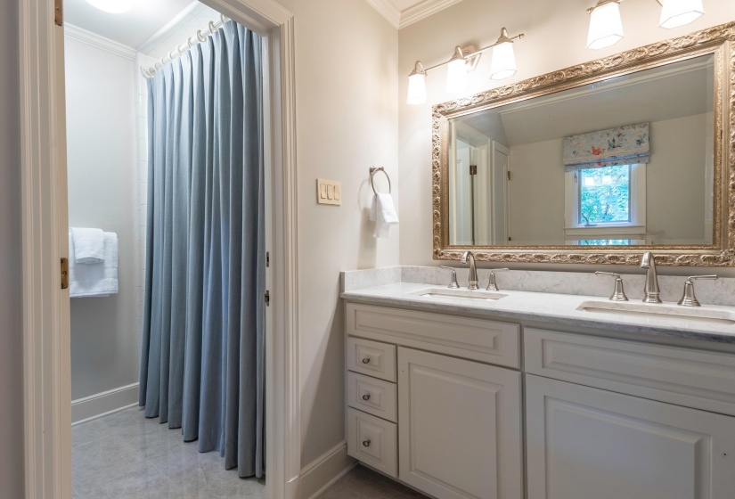 6245 GREEN MEADOWS RD, Memphis, Tennessee 38120, 3 Bedroom Bedrooms, 3 Room Rooms,3.2 BathroomBathrooms,Residential,For Sale,GREEN MEADOWS,0,10229520
