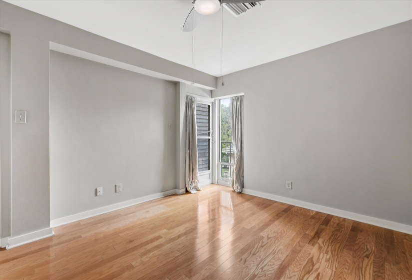 2195 POPLAR AVE, Memphis, Tennessee 38104, 2 Bedroom Bedrooms, 4 Room Rooms,2 BathroomBathrooms,Residential,For Sale,POPLAR,0,10229525