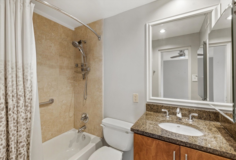 2195 POPLAR AVE, Memphis, Tennessee 38104, 2 Bedroom Bedrooms, 4 Room Rooms,2 BathroomBathrooms,Residential,For Sale,POPLAR,0,10229525