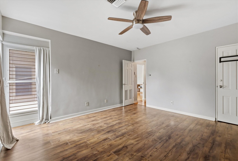 2195 POPLAR AVE, Memphis, Tennessee 38104, 2 Bedroom Bedrooms, 4 Room Rooms,2 BathroomBathrooms,Residential,For Sale,POPLAR,0,10229525