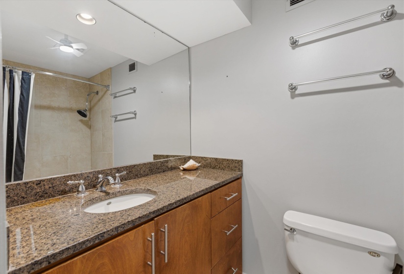 2195 POPLAR AVE, Memphis, Tennessee 38104, 2 Bedroom Bedrooms, 4 Room Rooms,2 BathroomBathrooms,Residential,For Sale,POPLAR,0,10229525