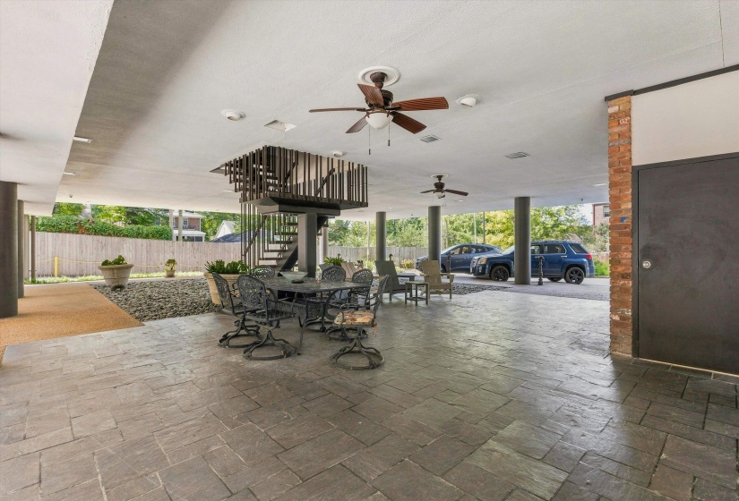 2195 POPLAR AVE, Memphis, Tennessee 38104, 2 Bedroom Bedrooms, 4 Room Rooms,2 BathroomBathrooms,Residential,For Sale,POPLAR,0,10229525